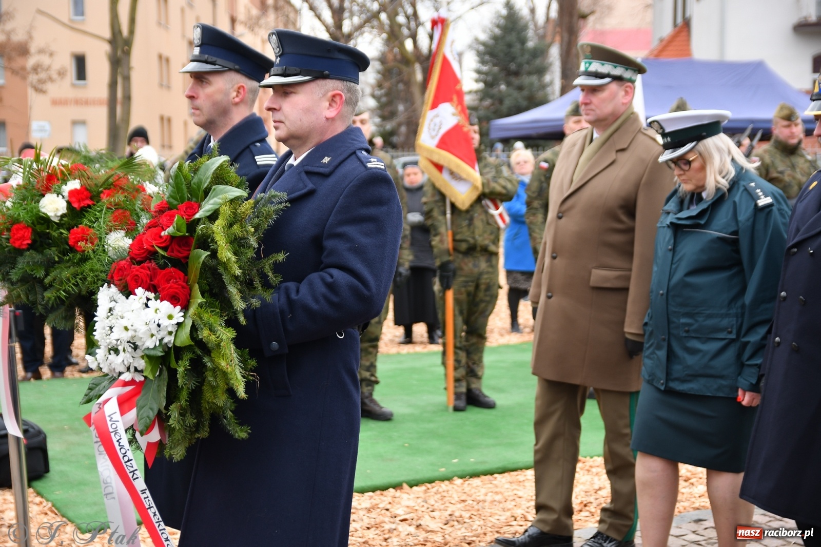 Zdjęcie w galerii na portalu naszraciborz.pl: Jeszcze nie pusty grób - przy Zakładzie Karnym odsłonięto Pomnik Żołnierzy Wyklętych [FOTO i WIDEO] wiadomości z regionu
