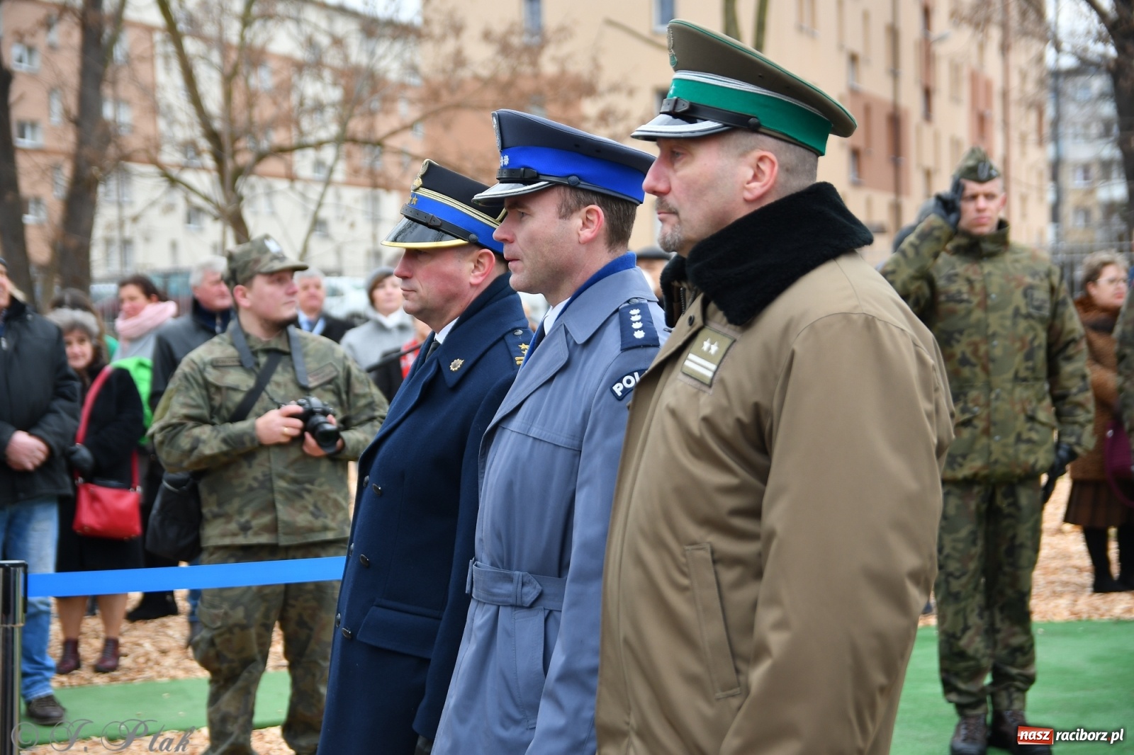 Zdjęcie w galerii na portalu naszraciborz.pl: Jeszcze nie pusty grób - przy Zakładzie Karnym odsłonięto Pomnik Żołnierzy Wyklętych [FOTO i WIDEO] wiadomości z regionu