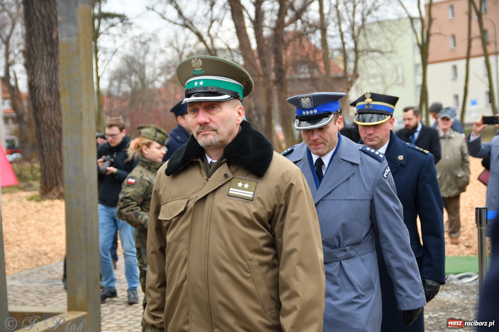 Zdjęcie w galerii na portalu naszraciborz.pl: Jeszcze nie pusty grób - przy Zakładzie Karnym odsłonięto Pomnik Żołnierzy Wyklętych [FOTO i WIDEO] wiadomości z regionu