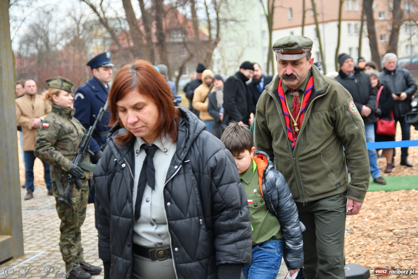 Zdjęcie w galerii na portalu naszraciborz.pl: Jeszcze nie pusty grób - przy Zakładzie Karnym odsłonięto Pomnik Żołnierzy Wyklętych [FOTO i WIDEO] wiadomości z regionu