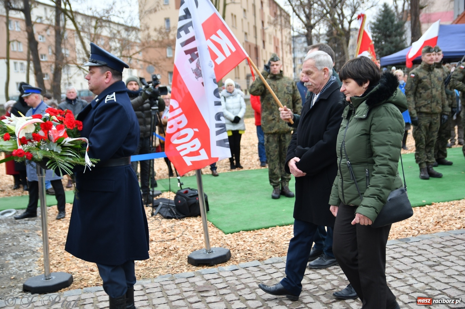 Zdjęcie w galerii na portalu naszraciborz.pl: Jeszcze nie pusty grób - przy Zakładzie Karnym odsłonięto Pomnik Żołnierzy Wyklętych [FOTO i WIDEO] wiadomości z regionu