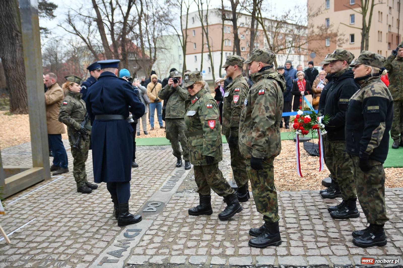Zdjęcie w galerii na portalu naszraciborz.pl: Jeszcze nie pusty grób - przy Zakładzie Karnym odsłonięto Pomnik Żołnierzy Wyklętych [FOTO i WIDEO] wiadomości z regionu