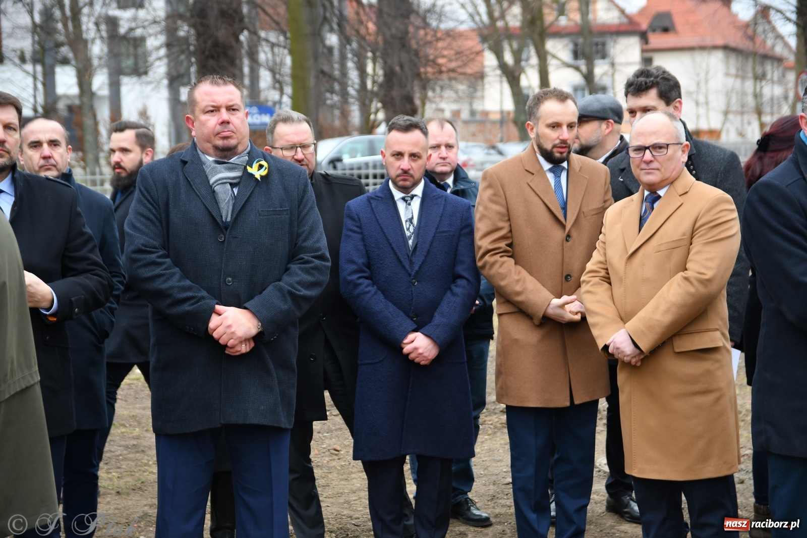 Zdjęcie w galerii na portalu naszraciborz.pl: Jeszcze nie pusty grób - przy Zakładzie Karnym odsłonięto Pomnik Żołnierzy Wyklętych [FOTO i WIDEO] wiadomości z regionu