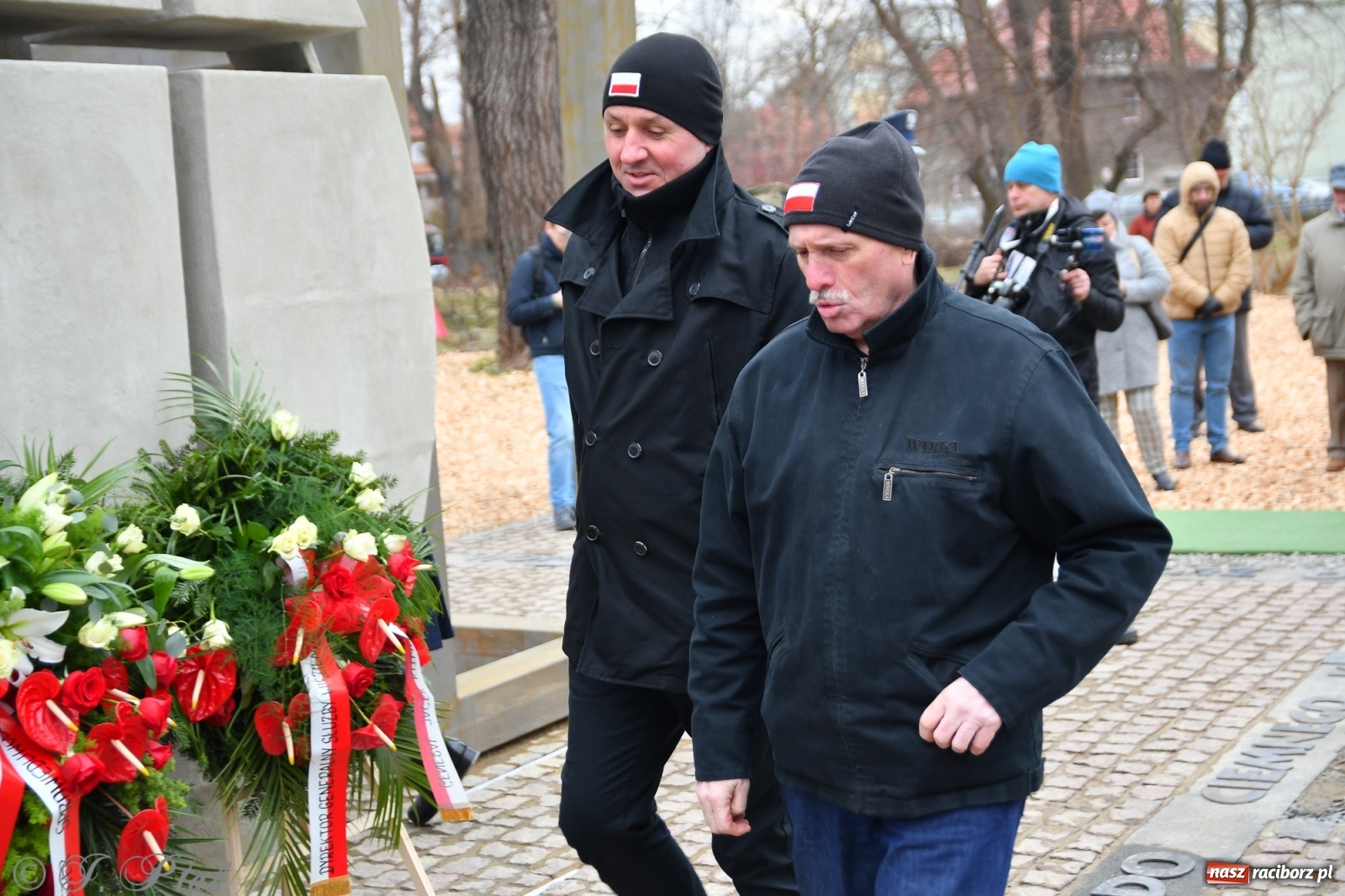 Zdjęcie w galerii na portalu naszraciborz.pl: Jeszcze nie pusty grób - przy Zakładzie Karnym odsłonięto Pomnik Żołnierzy Wyklętych [FOTO i WIDEO] wiadomości z regionu
