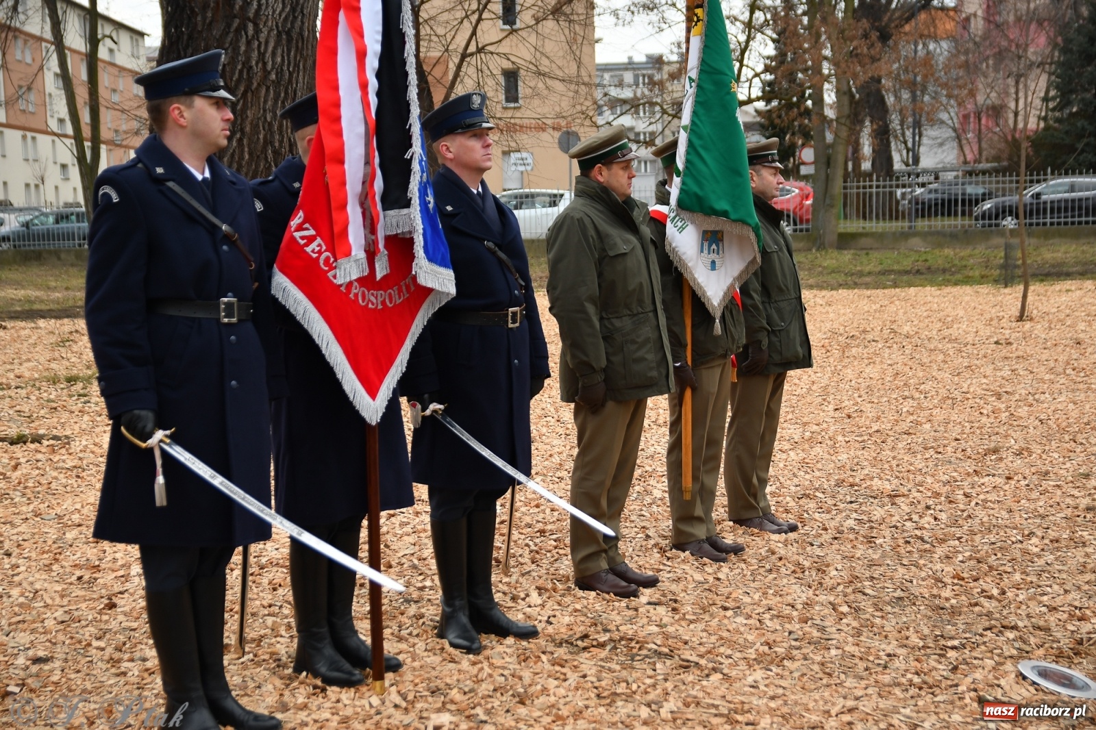 Zdjęcie w galerii na portalu naszraciborz.pl: Jeszcze nie pusty grób - przy Zakładzie Karnym odsłonięto Pomnik Żołnierzy Wyklętych [FOTO i WIDEO] wiadomości z regionu