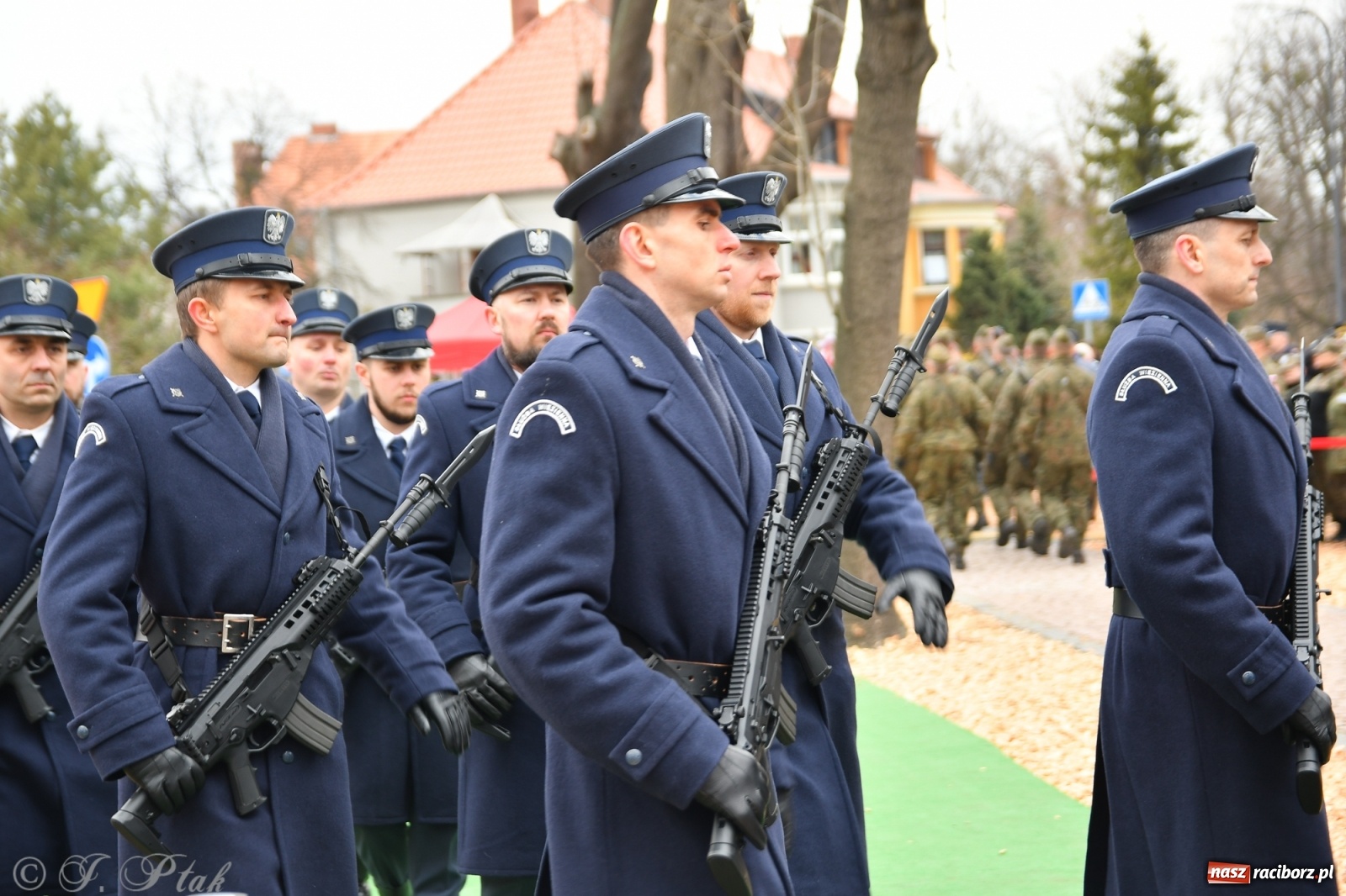 Zdjęcie w galerii na portalu naszraciborz.pl: Jeszcze nie pusty grób - przy Zakładzie Karnym odsłonięto Pomnik Żołnierzy Wyklętych [FOTO i WIDEO] wiadomości z regionu