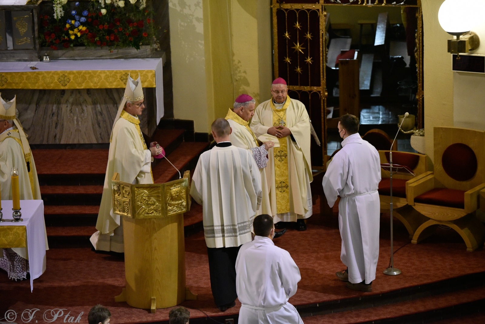 Zdjęcie w galerii na portalu naszraciborz.pl: Biskup polowy Wojska Polskiego w kościele NSPJ: Zachowali się jak trzeba! wiadomości z regionu