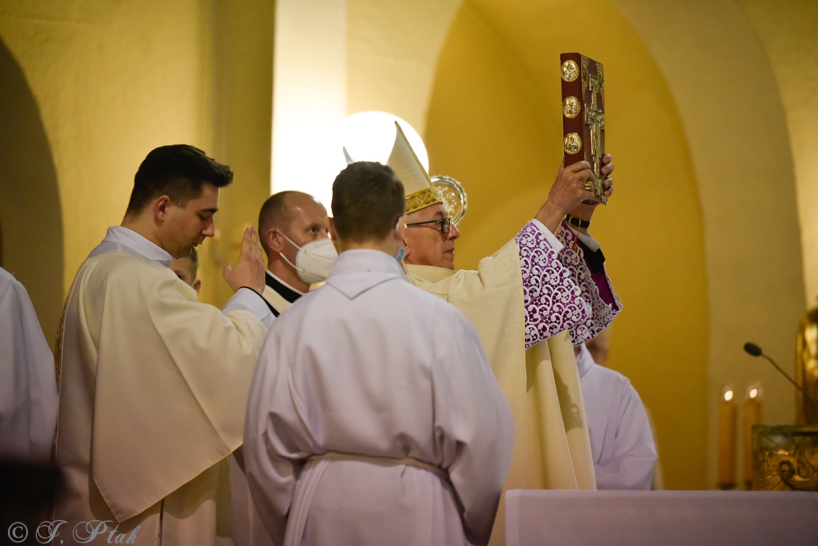 Zdjęcie w galerii na portalu naszraciborz.pl: Biskup polowy Wojska Polskiego w kościele NSPJ: Zachowali się jak trzeba! wiadomości z regionu