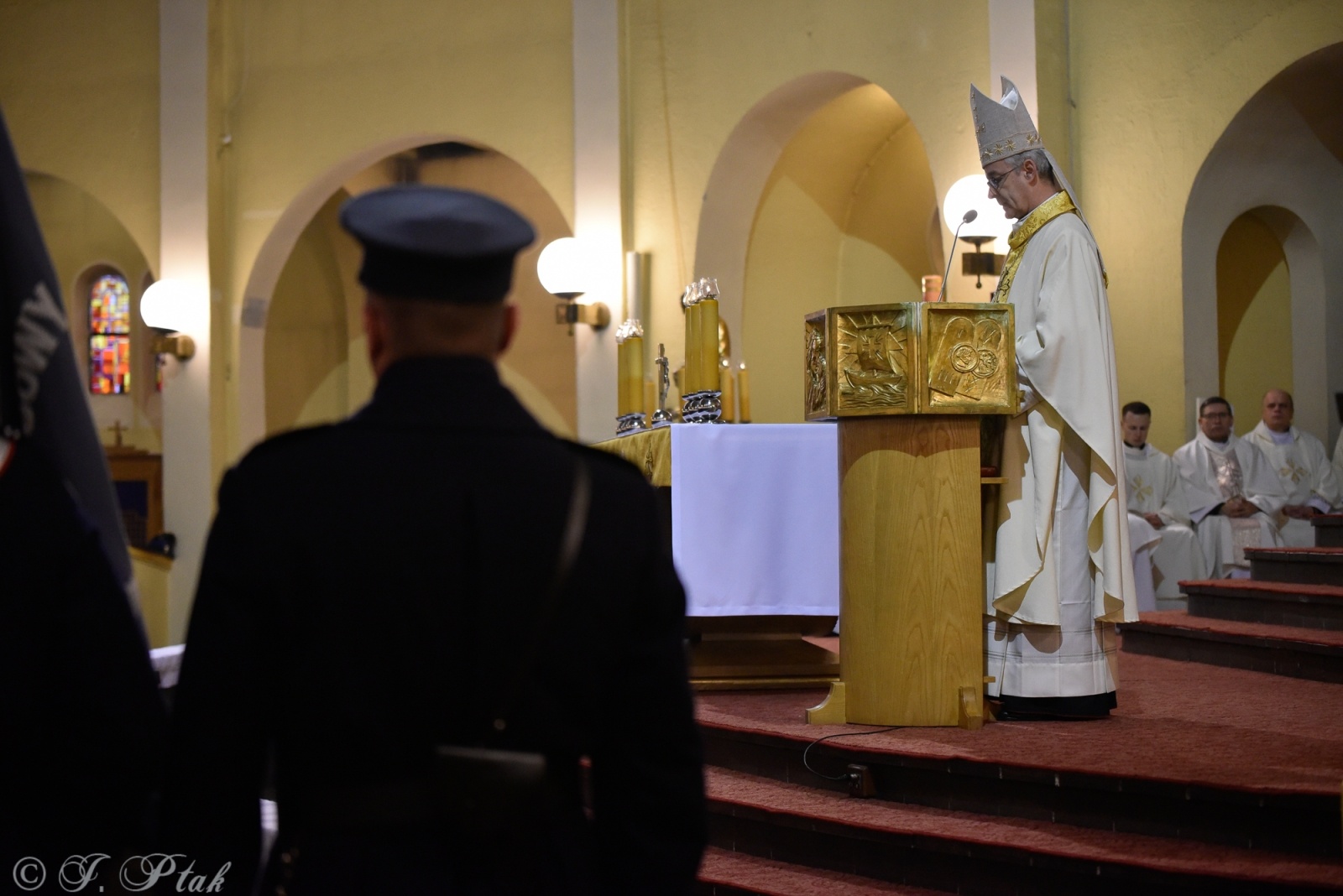Zdjęcie w galerii na portalu naszraciborz.pl: Biskup polowy Wojska Polskiego w kościele NSPJ: Zachowali się jak trzeba! wiadomości z regionu