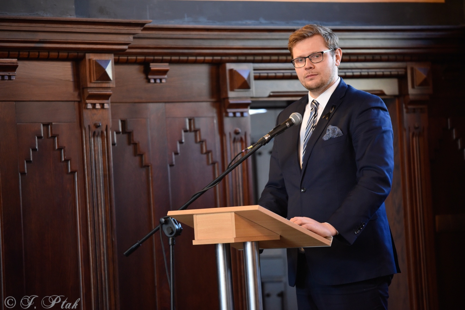 Zdjęcie w galerii na portalu naszraciborz.pl: Polskie powojenne podziemie niepodległościowe na ziemi raciborskiej po 1945 - sympozjum w gmachu Sądu Krajowego wiadomości z regionu