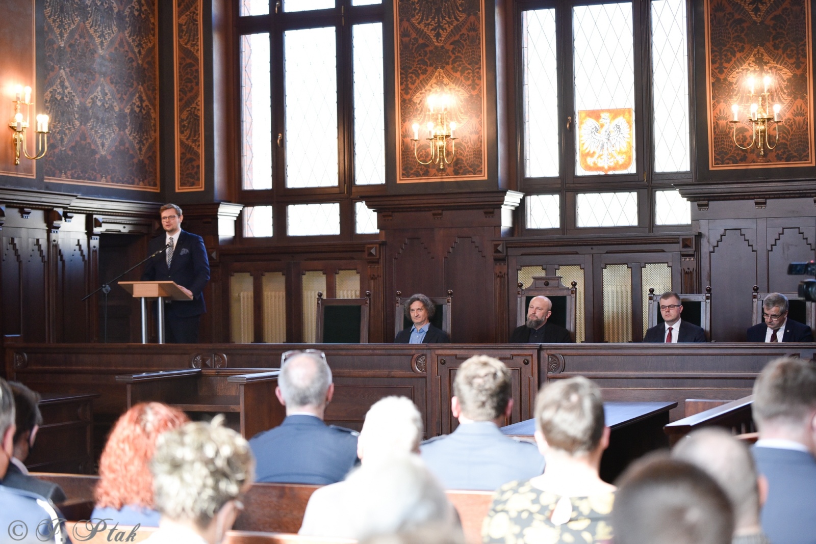 Zdjęcie w galerii na portalu naszraciborz.pl: Polskie powojenne podziemie niepodległościowe na ziemi raciborskiej po 1945 - sympozjum w gmachu Sądu Krajowego wiadomości z regionu