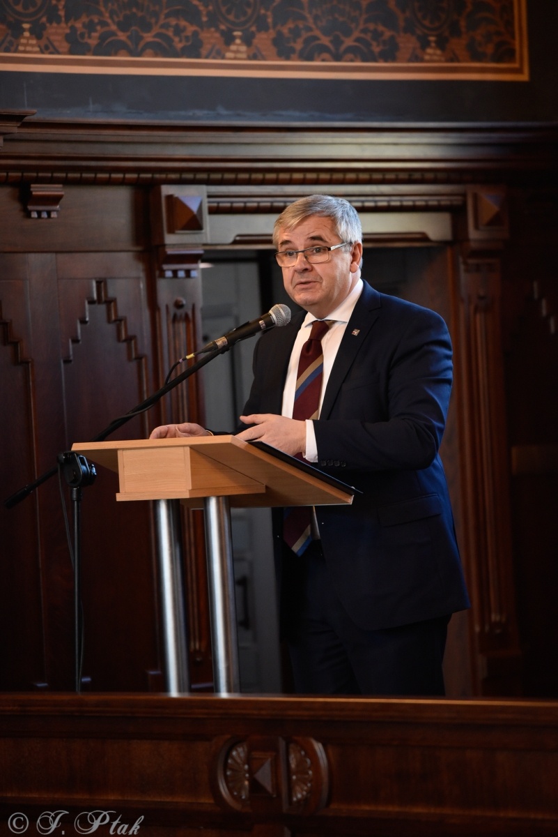 Zdjęcie w galerii na portalu naszraciborz.pl: Polskie powojenne podziemie niepodległościowe na ziemi raciborskiej po 1945 - sympozjum w gmachu Sądu Krajowego wiadomości z regionu
