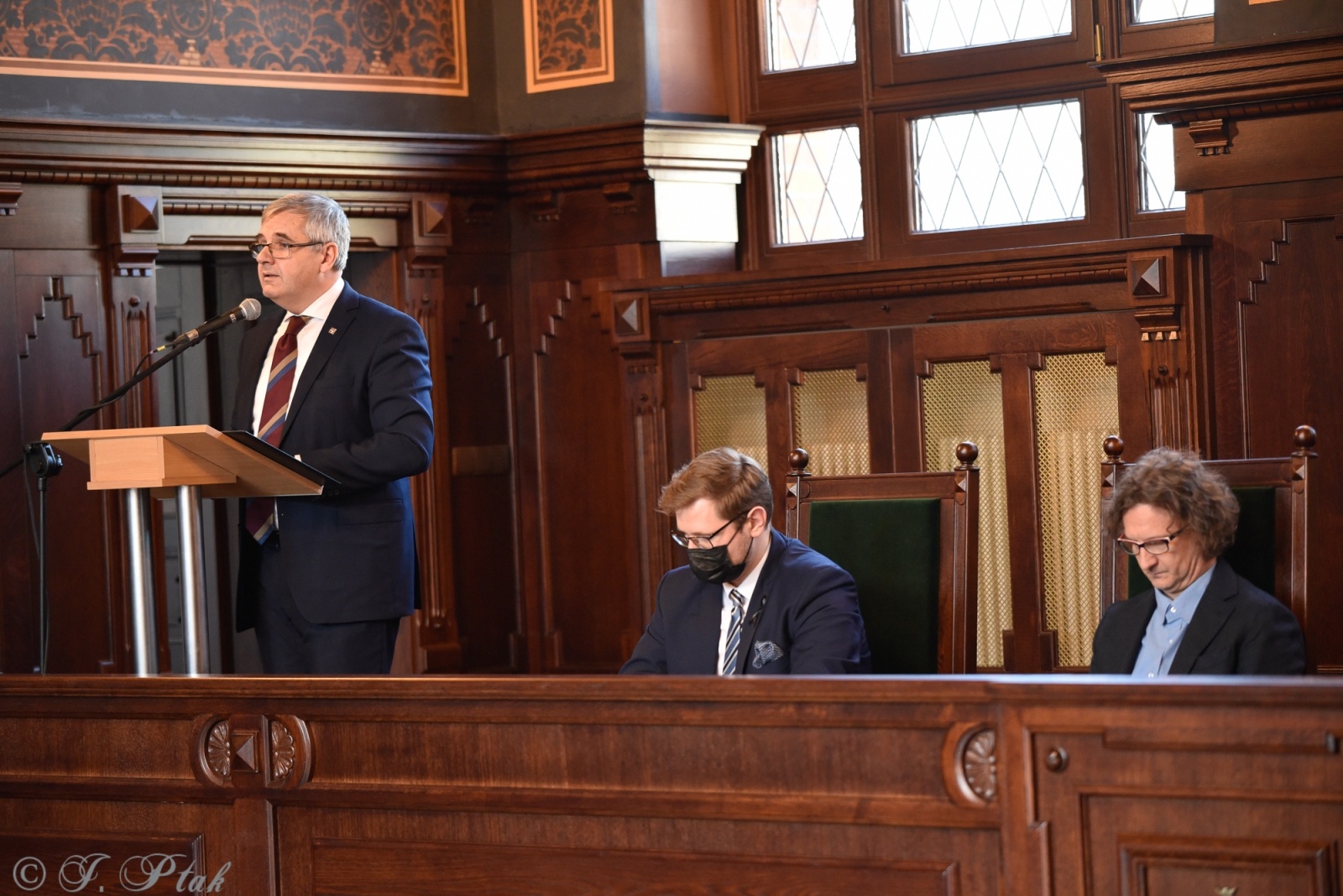 Zdjęcie w galerii na portalu naszraciborz.pl: Polskie powojenne podziemie niepodległościowe na ziemi raciborskiej po 1945 - sympozjum w gmachu Sądu Krajowego wiadomości z regionu