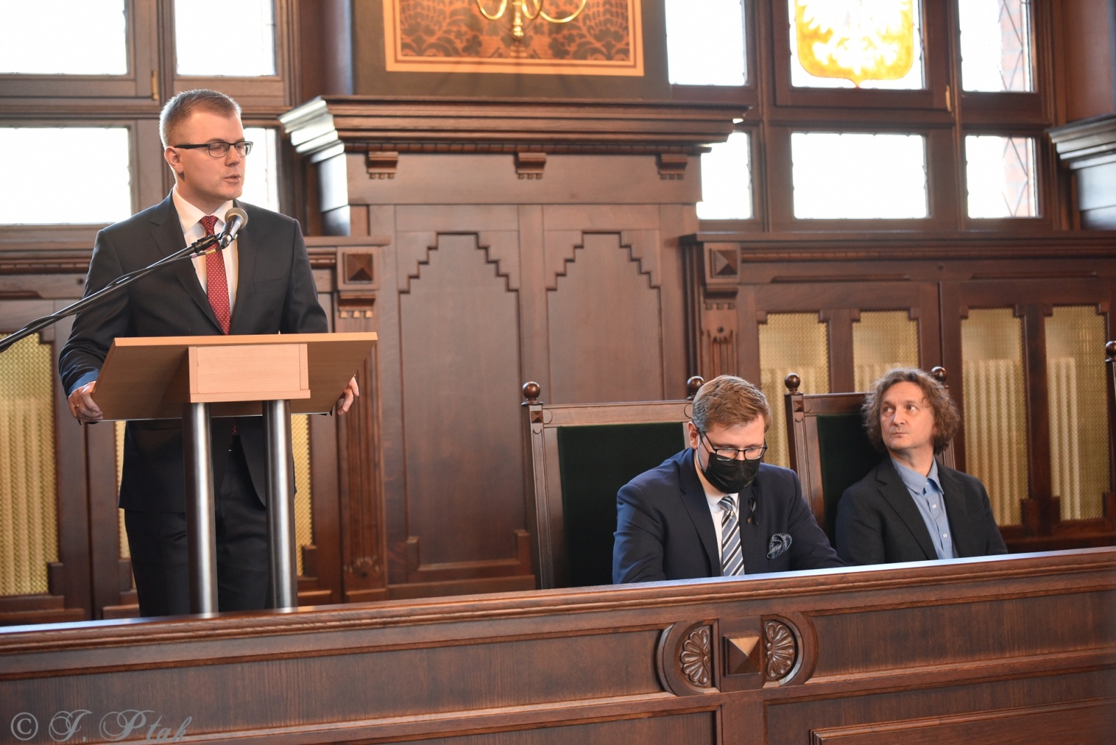 Zdjęcie w galerii na portalu naszraciborz.pl: Polskie powojenne podziemie niepodległościowe na ziemi raciborskiej po 1945 - sympozjum w gmachu Sądu Krajowego wiadomości z regionu