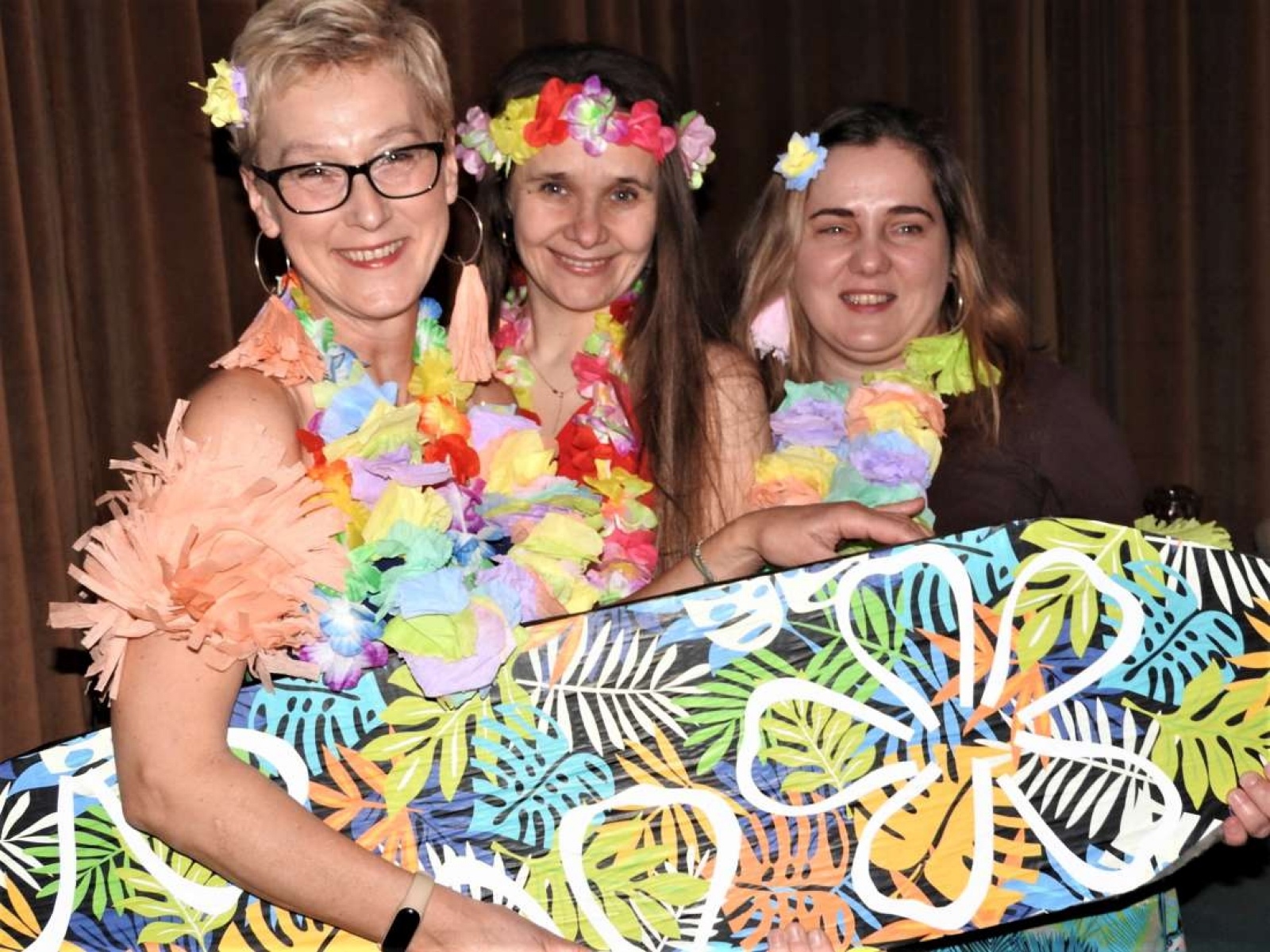 Zdjęcie w galerii na portalu naszraciborz.pl: Babski comber w stylu hawajskim w Łubowicach wiadomości z regionu