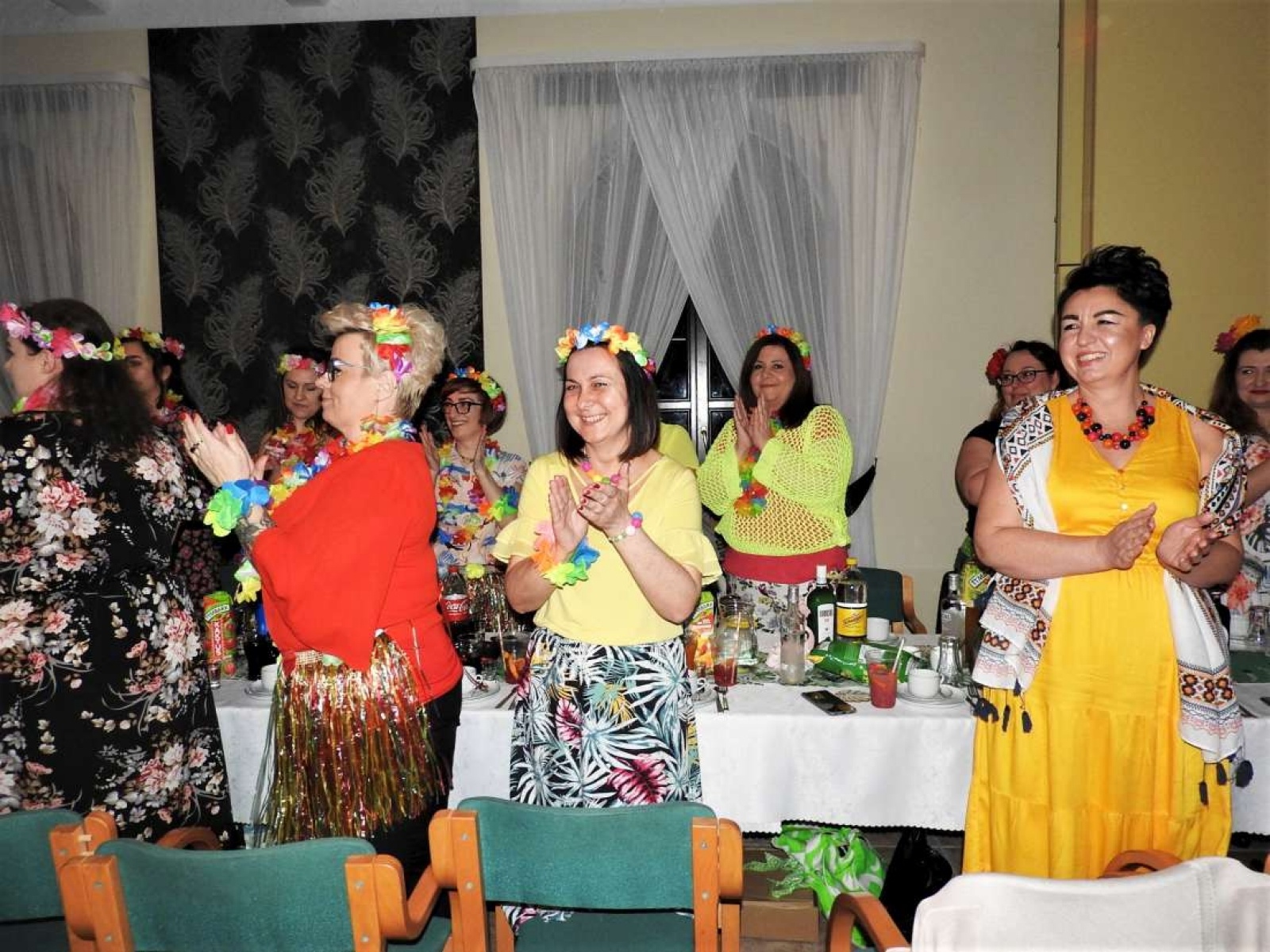 Zdjęcie w galerii na portalu naszraciborz.pl: Babski comber w stylu hawajskim w Łubowicach wiadomości z regionu