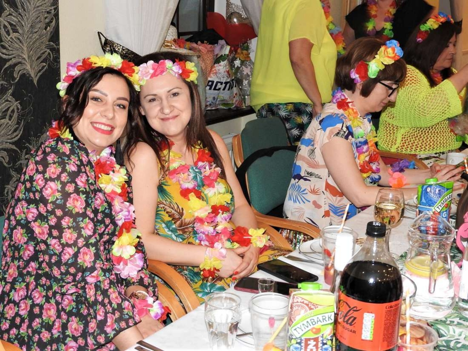 Zdjęcie w galerii na portalu naszraciborz.pl: Babski comber w stylu hawajskim w Łubowicach wiadomości z regionu