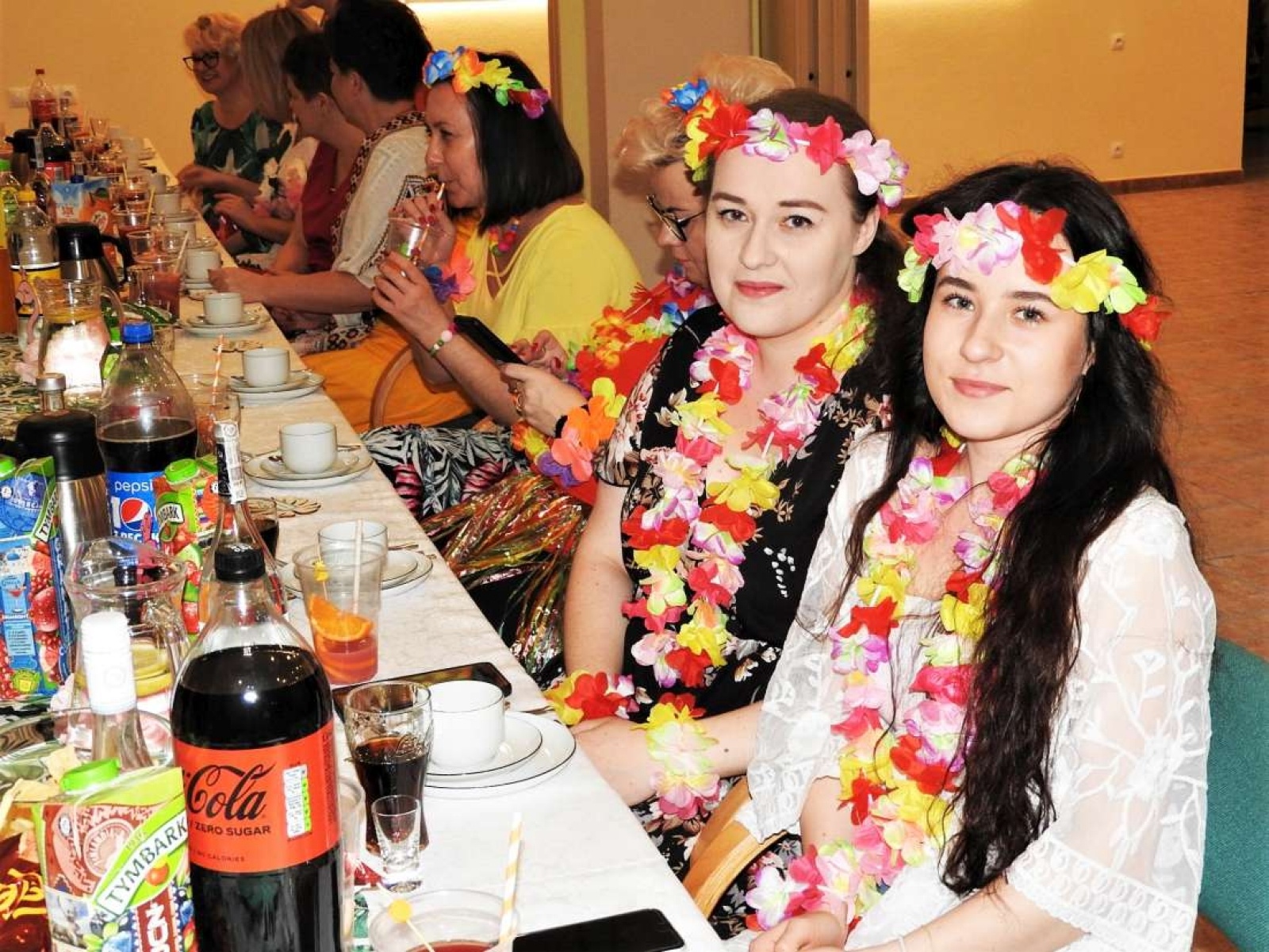 Zdjęcie w galerii na portalu naszraciborz.pl: Babski comber w stylu hawajskim w Łubowicach wiadomości z regionu