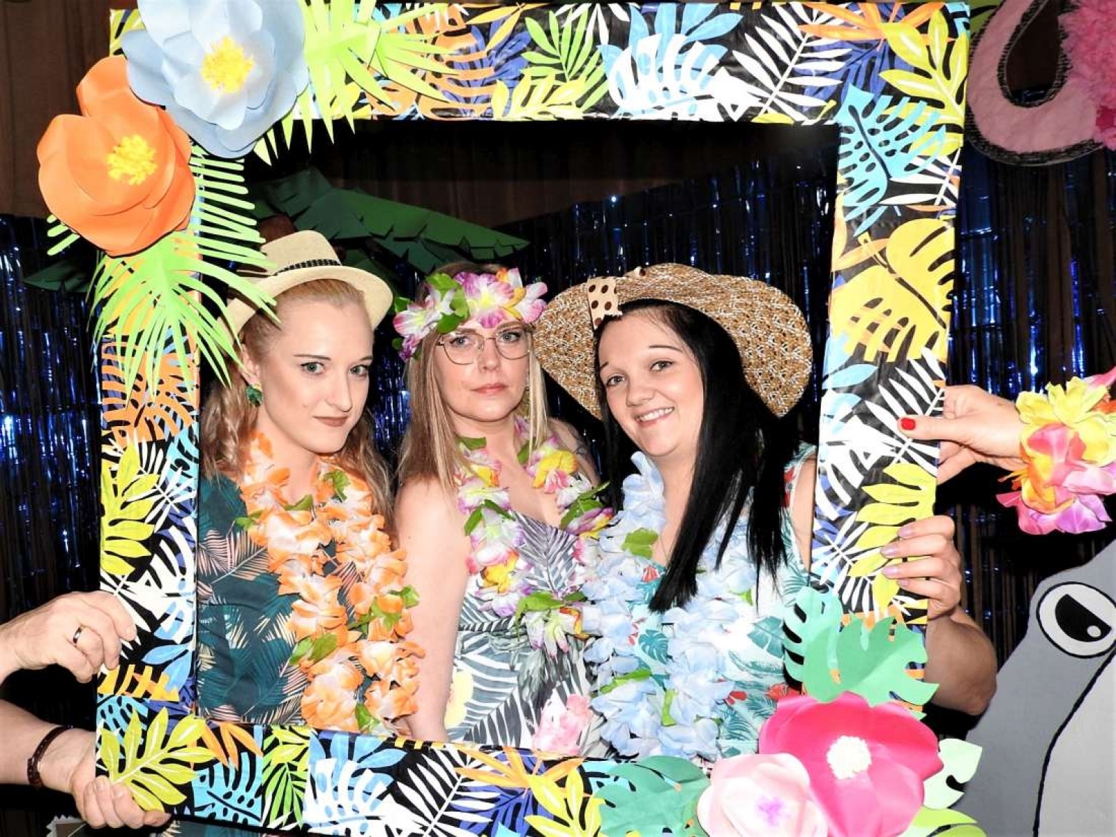 Zdjęcie w galerii na portalu naszraciborz.pl: Babski comber w stylu hawajskim w Łubowicach wiadomości z regionu