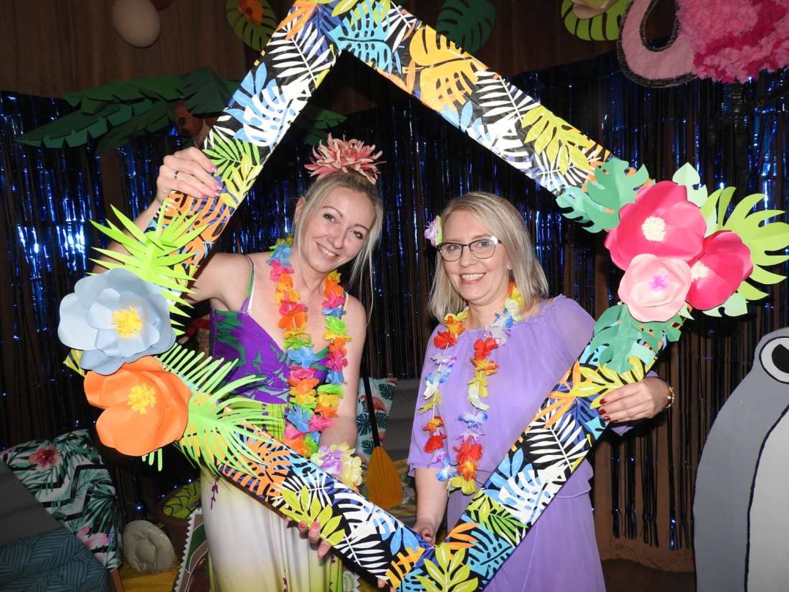 Zdjęcie w galerii na portalu naszraciborz.pl: Babski comber w stylu hawajskim w Łubowicach wiadomości z regionu