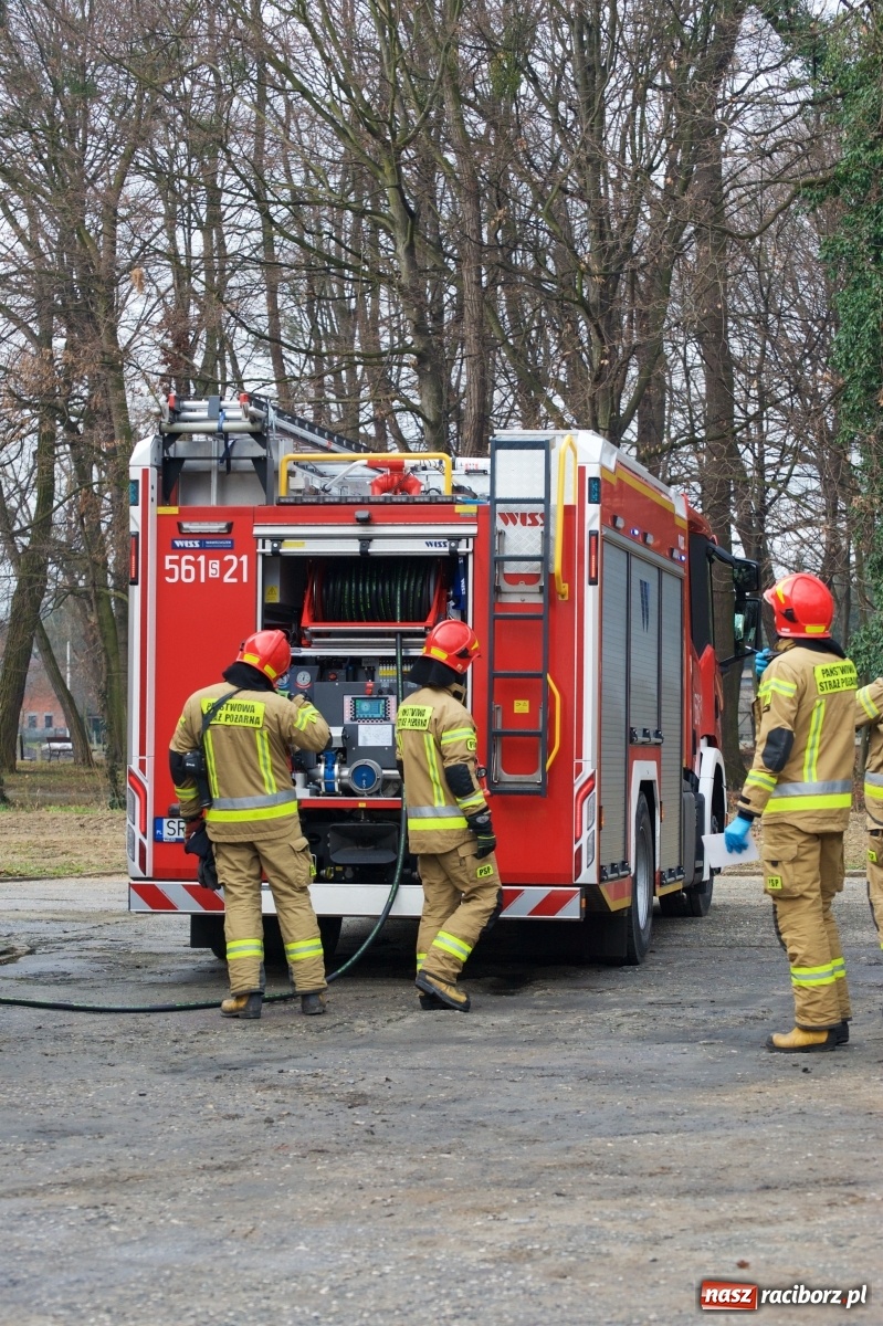 Zdjęcie w galerii na portalu naszraciborz.pl: Raport 998. Otwarcia mieszkań, pożary sadzy i ulatniający się gaz wiadomości z regionu