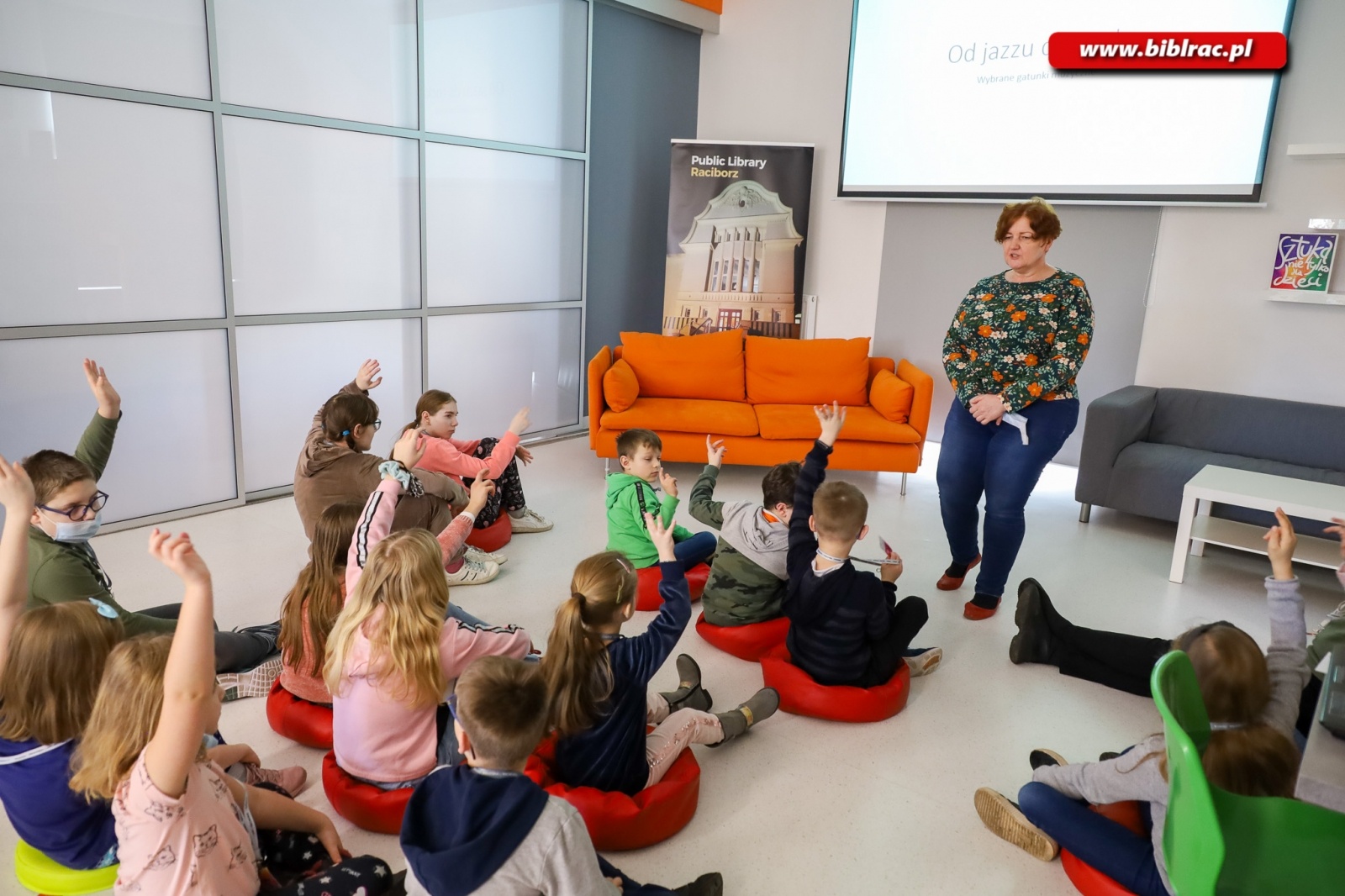 Zdjęcie w galerii na portalu naszraciborz.pl: Raciborska książnica jako wytwórnia filmowa wiadomości z regionu