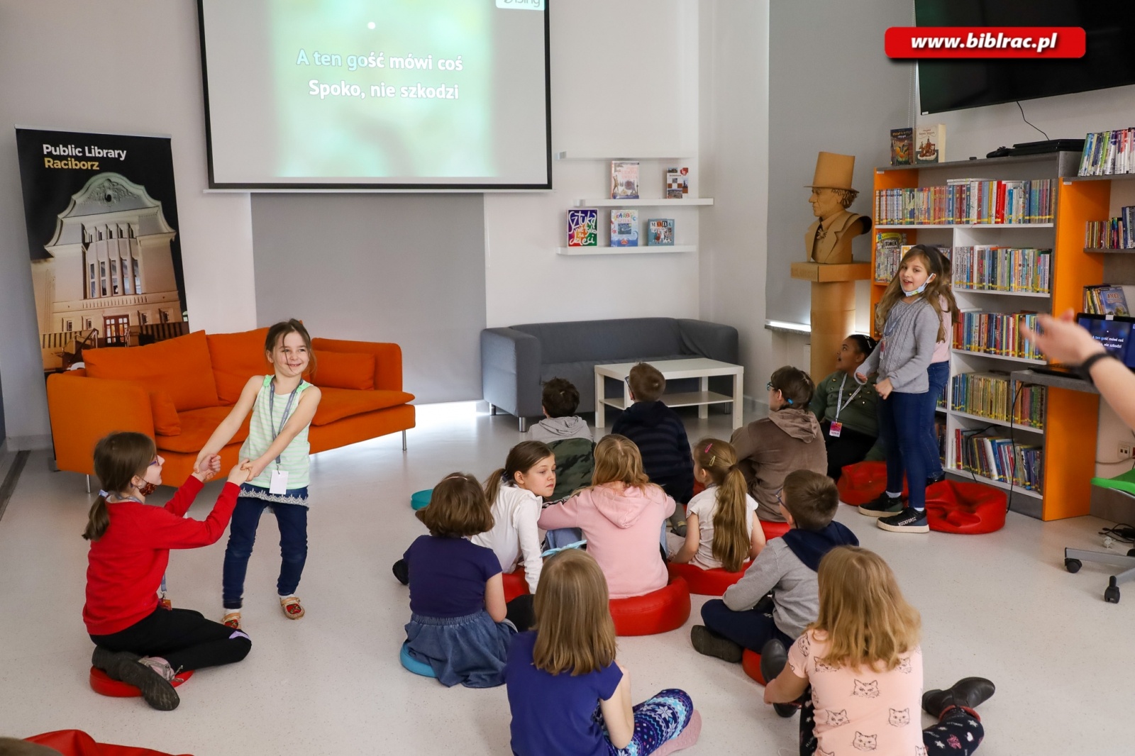 Zdjęcie w galerii na portalu naszraciborz.pl: Raciborska książnica jako wytwórnia filmowa wiadomości z regionu