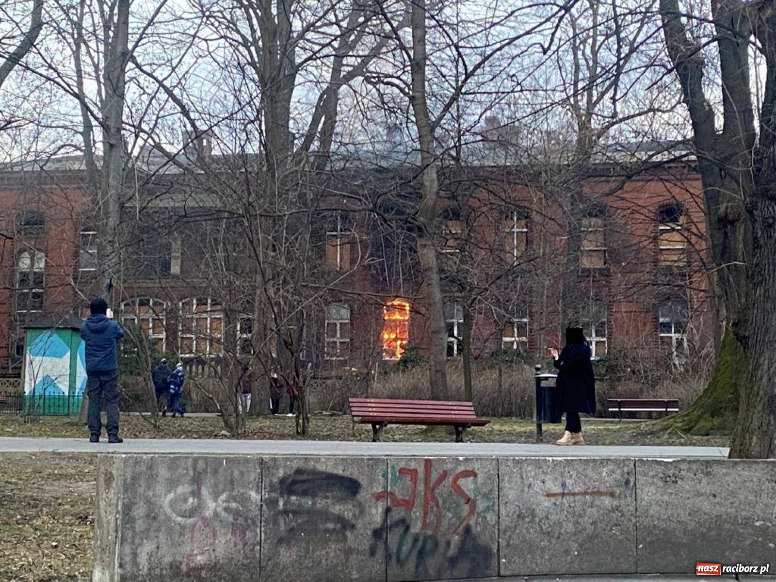 Zdjęcie w galerii na portalu naszraciborz.pl: Raport 998. Alarm z monitoringu w DPS na Ostrogu. Otwarcie mieszkania przy Pomnikowej wiadomości z regionu