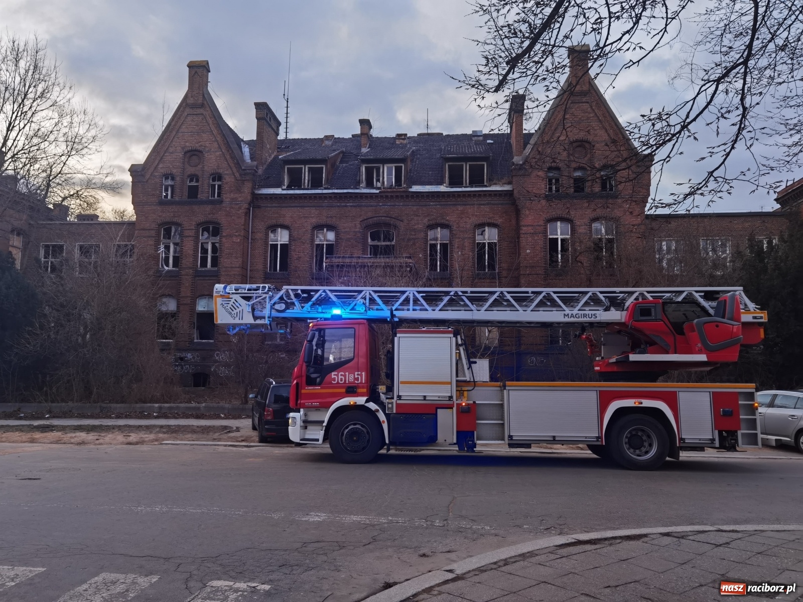 Zdjęcie w galerii na portalu naszraciborz.pl: Raport 998. Alarm z monitoringu w DPS na Ostrogu. Otwarcie mieszkania przy Pomnikowej wiadomości z regionu