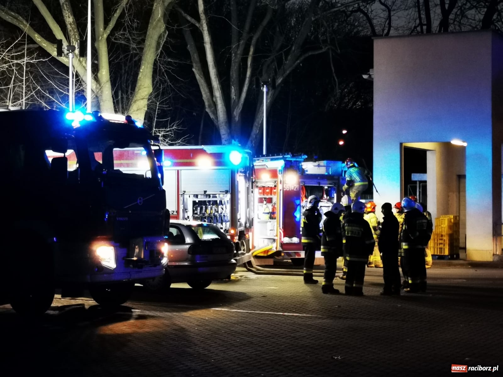 Zdjęcie w galerii na portalu naszraciborz.pl: Raport 998. Alarm z monitoringu w DPS na Ostrogu. Otwarcie mieszkania przy Pomnikowej wiadomości z regionu