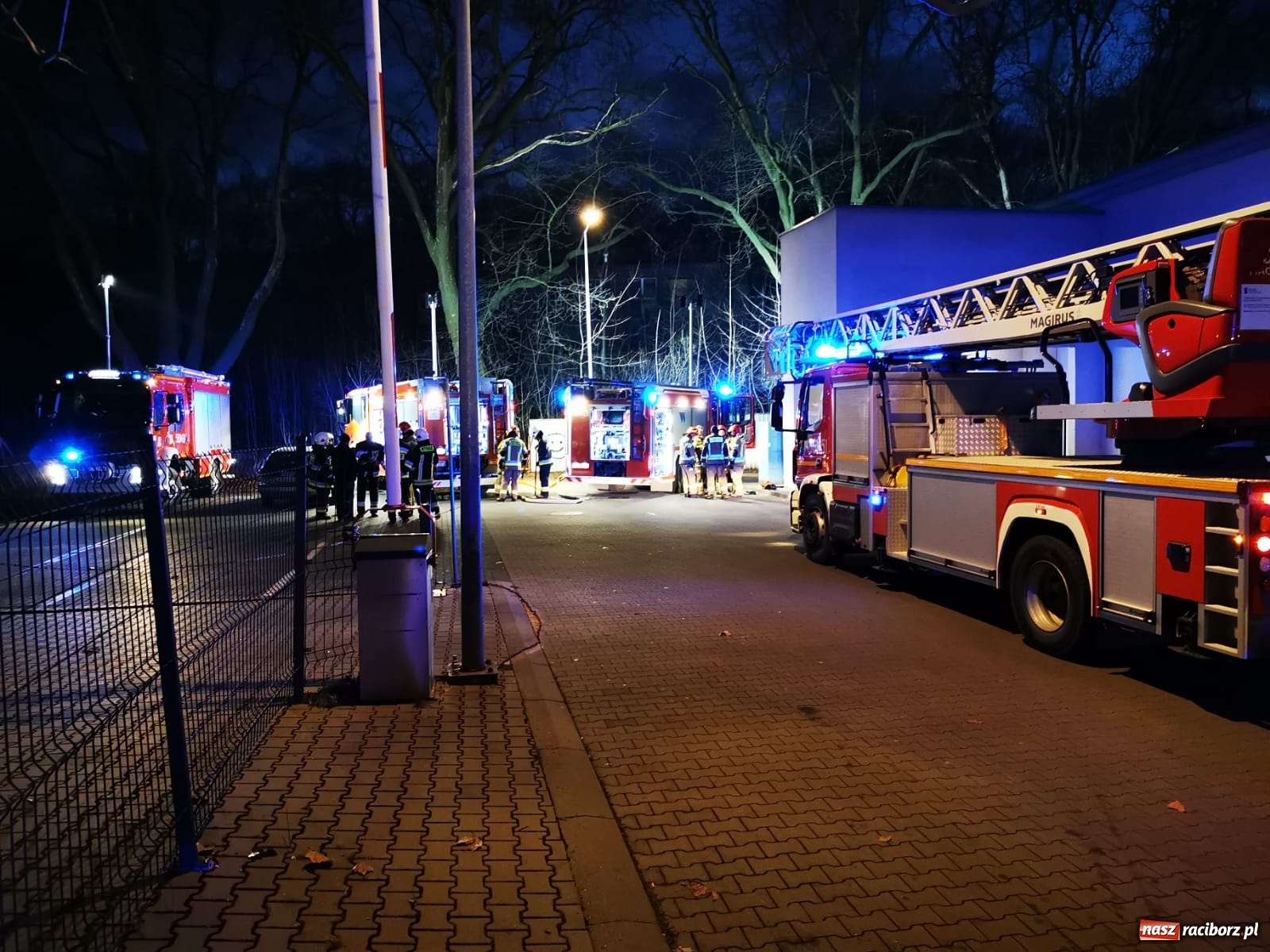 Zdjęcie w galerii na portalu naszraciborz.pl: Raport 998. Alarm z monitoringu w DPS na Ostrogu. Otwarcie mieszkania przy Pomnikowej wiadomości z regionu