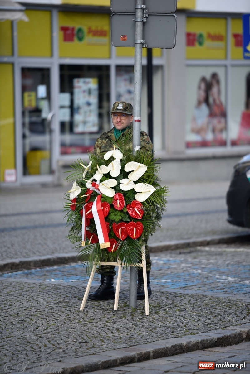 Zdjęcie w galerii na portalu naszraciborz.pl: Biskup polowy Wojska Polskiego odwiedził miejsce urodzenia swojego poprzednika wiadomości z regionu