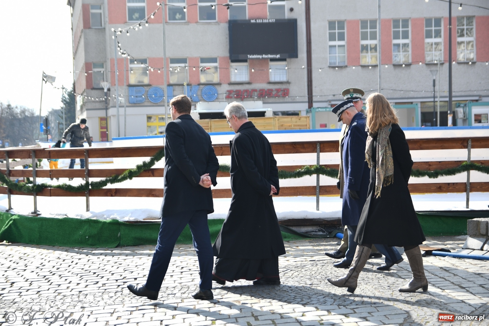 Zdjęcie w galerii na portalu naszraciborz.pl: Biskup polowy Wojska Polskiego odwiedził miejsce urodzenia swojego poprzednika wiadomości z regionu