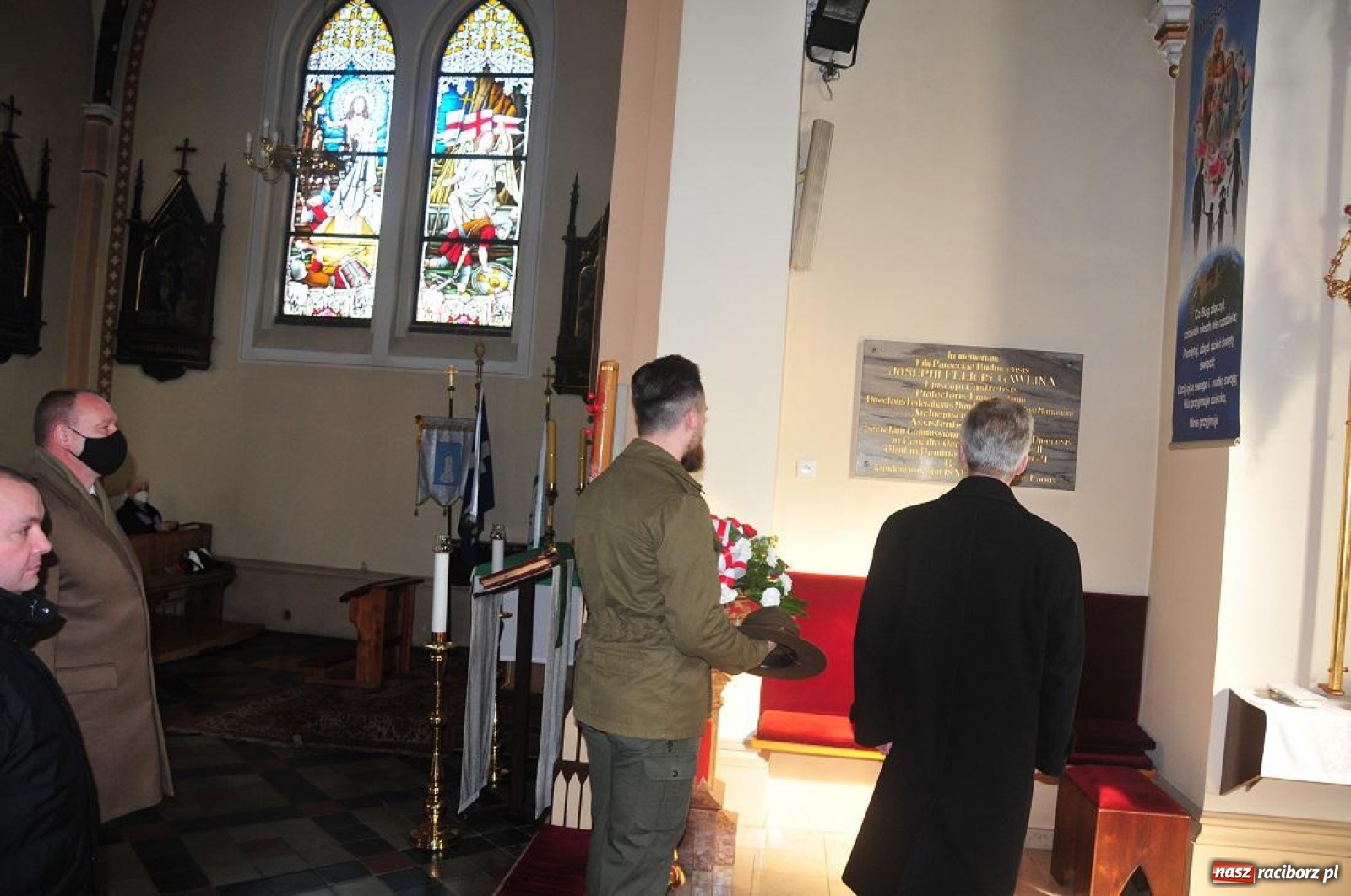 Zdjęcie w galerii na portalu naszraciborz.pl: Biskup polowy Wojska Polskiego odwiedził miejsce urodzenia swojego poprzednika wiadomości z regionu