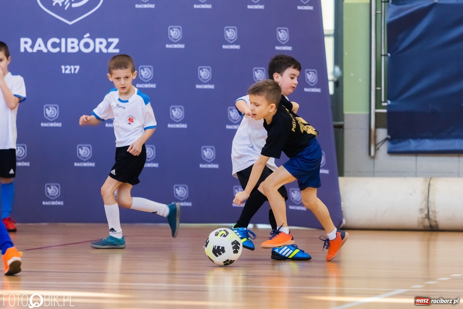 Zdjęcie w galerii na portalu naszraciborz.pl: Powiatowe eliminacje Pucharu Tymbarku [FOTO] wiadomości z regionu