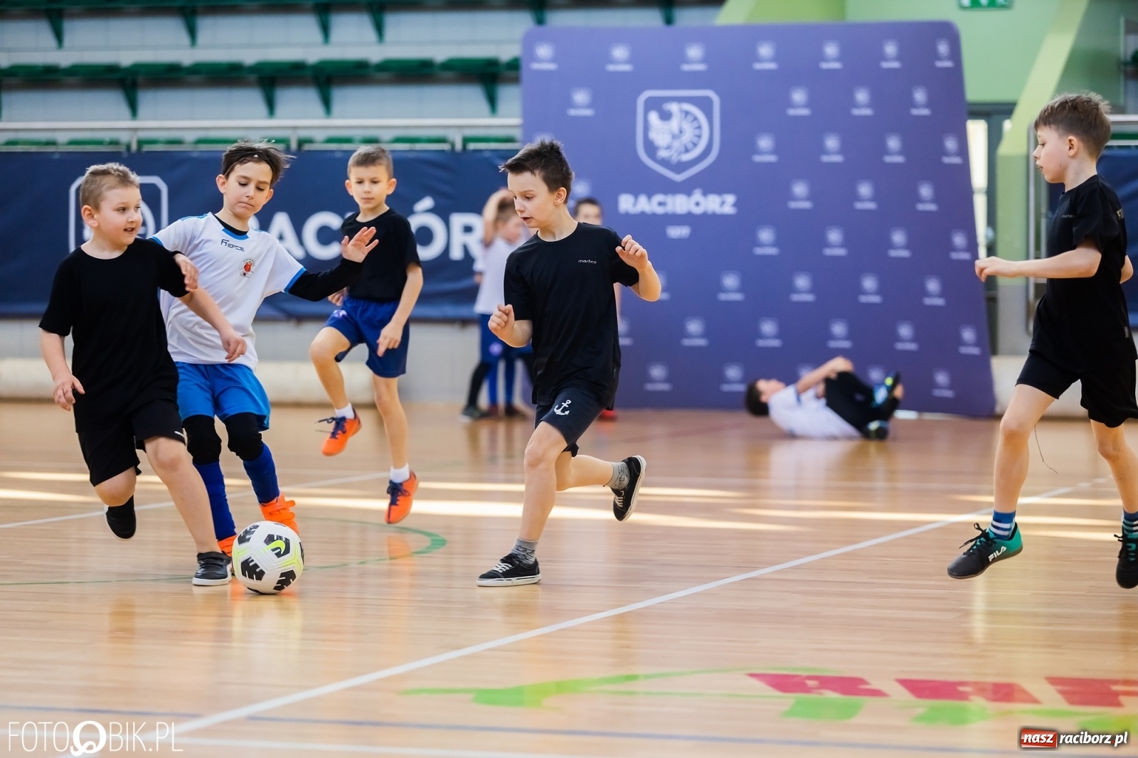 Zdjęcie w galerii na portalu naszraciborz.pl: Powiatowe eliminacje Pucharu Tymbarku [FOTO] wiadomości z regionu