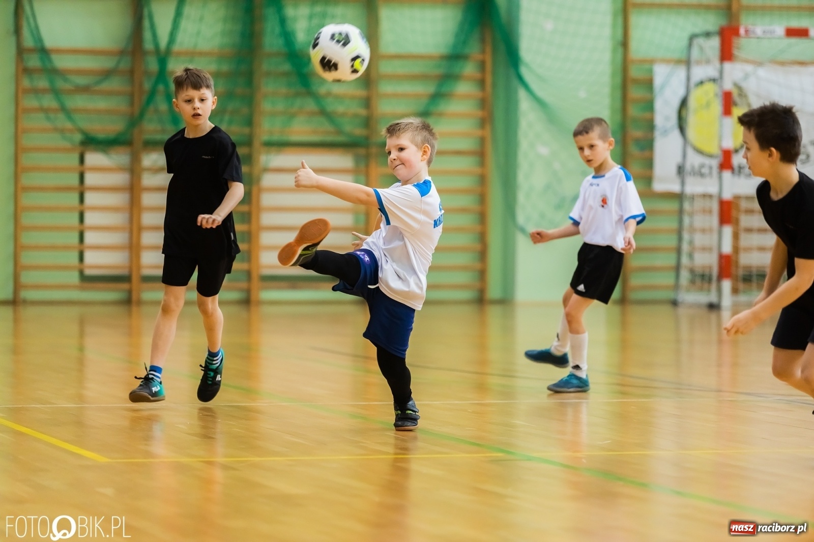 Zdjęcie w galerii na portalu naszraciborz.pl: Powiatowe eliminacje Pucharu Tymbarku [FOTO] wiadomości z regionu