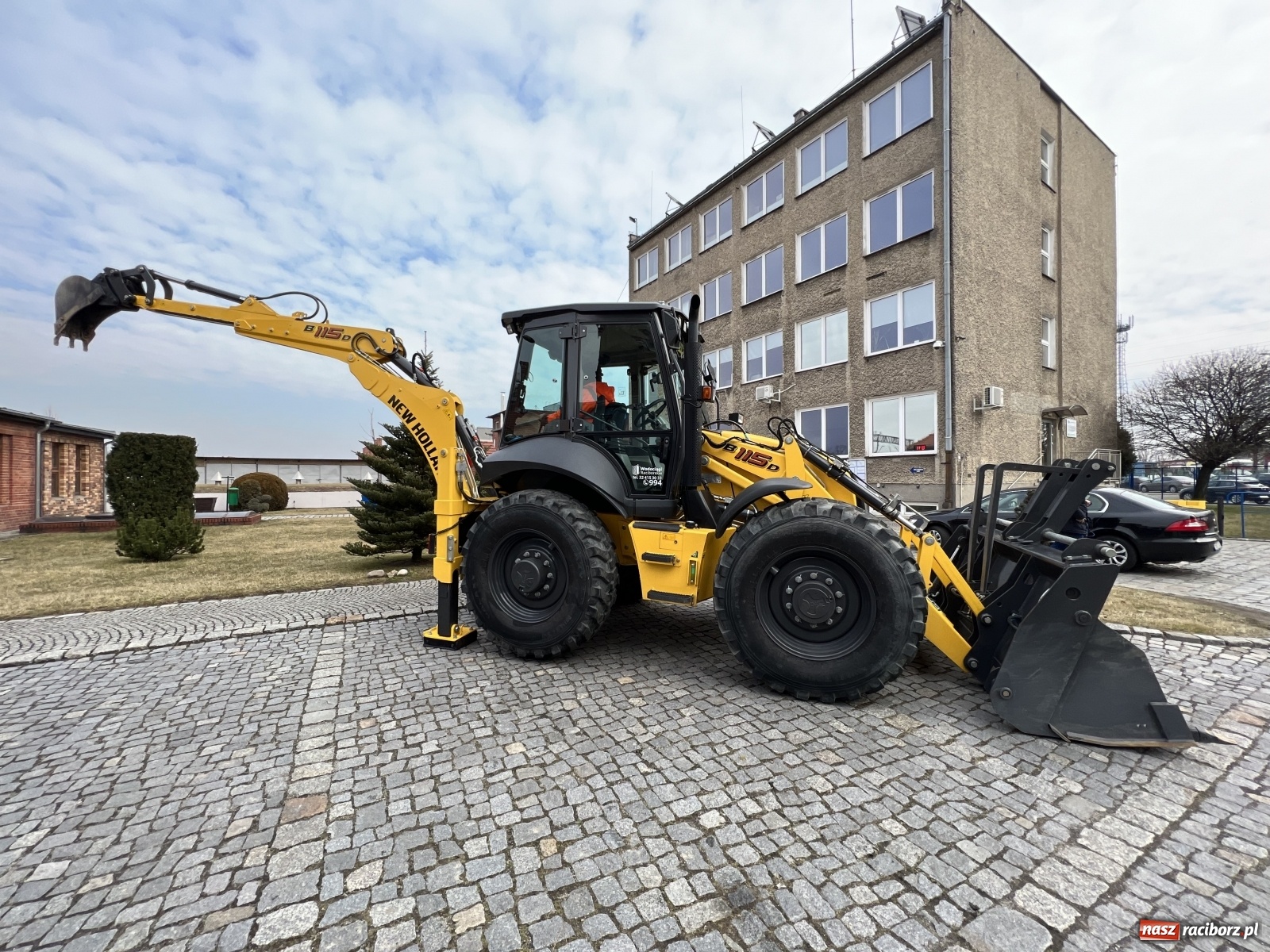 Zdjęcie w galerii na portalu naszraciborz.pl: W bazie Wodociągów Raciborskich zaparkował nowy sprzęt wiadomości z regionu