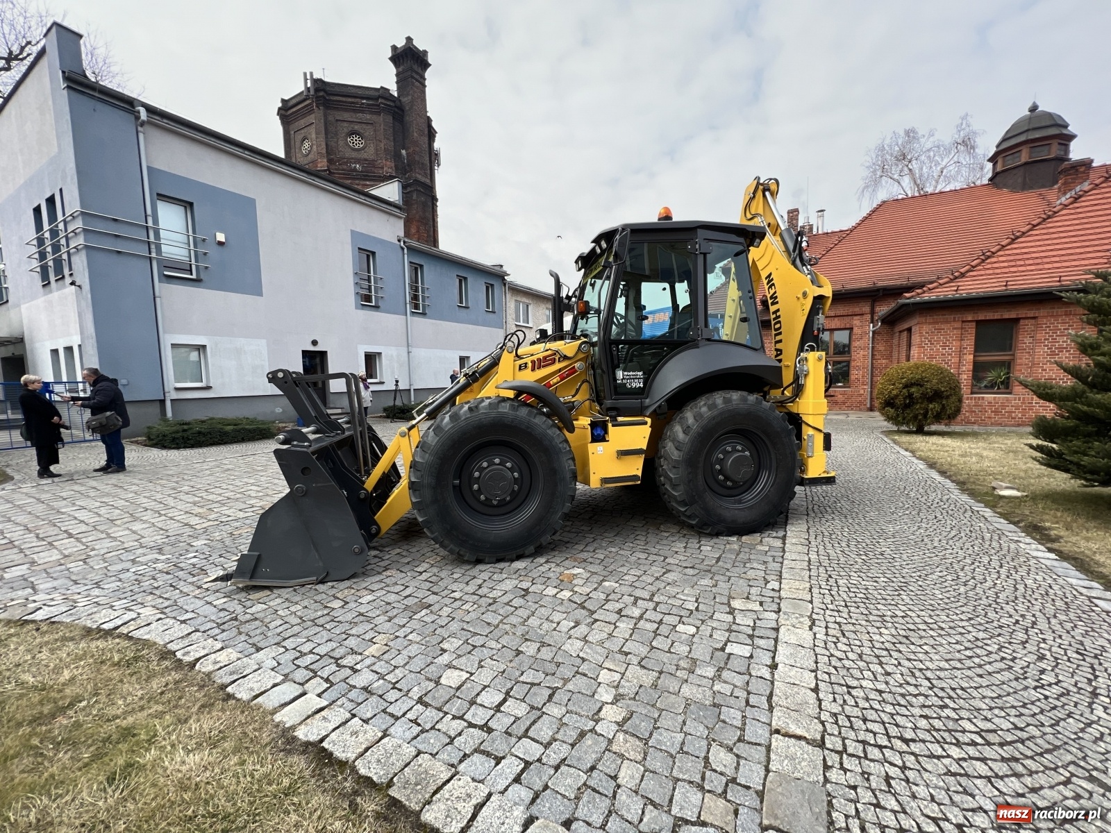 Zdjęcie w galerii na portalu naszraciborz.pl: W bazie Wodociągów Raciborskich zaparkował nowy sprzęt wiadomości z regionu