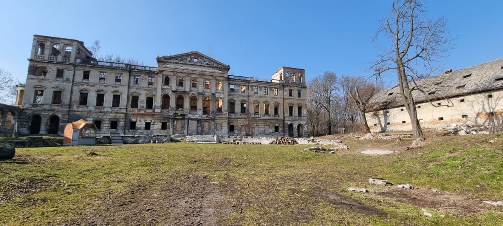 Zdjęcie w galerii na portalu naszraciborz.pl: Na ratunek rudnickim zabytkom [FOTO] wiadomości z regionu