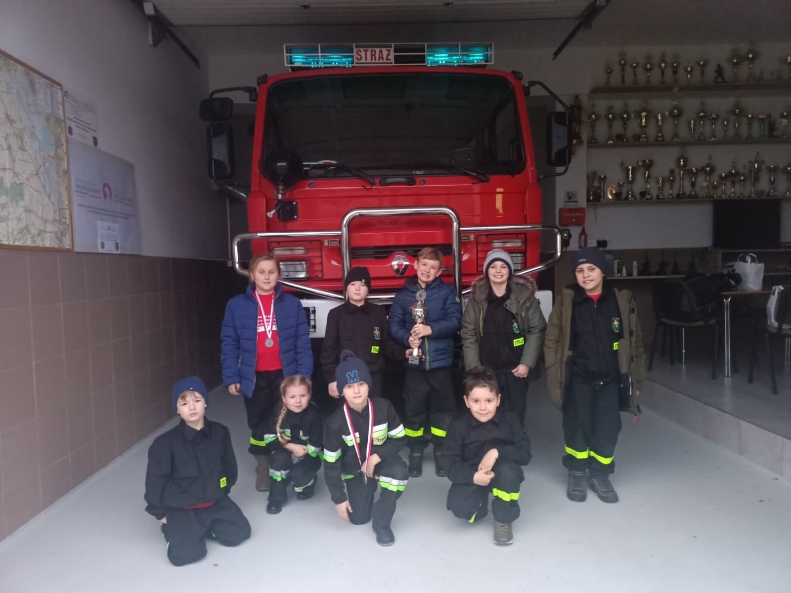 Zdjęcie w galerii na portalu naszraciborz.pl: Srebro dla Roszkowa w halowych zawodach strażackich w Zakrzowie wiadomości z regionu