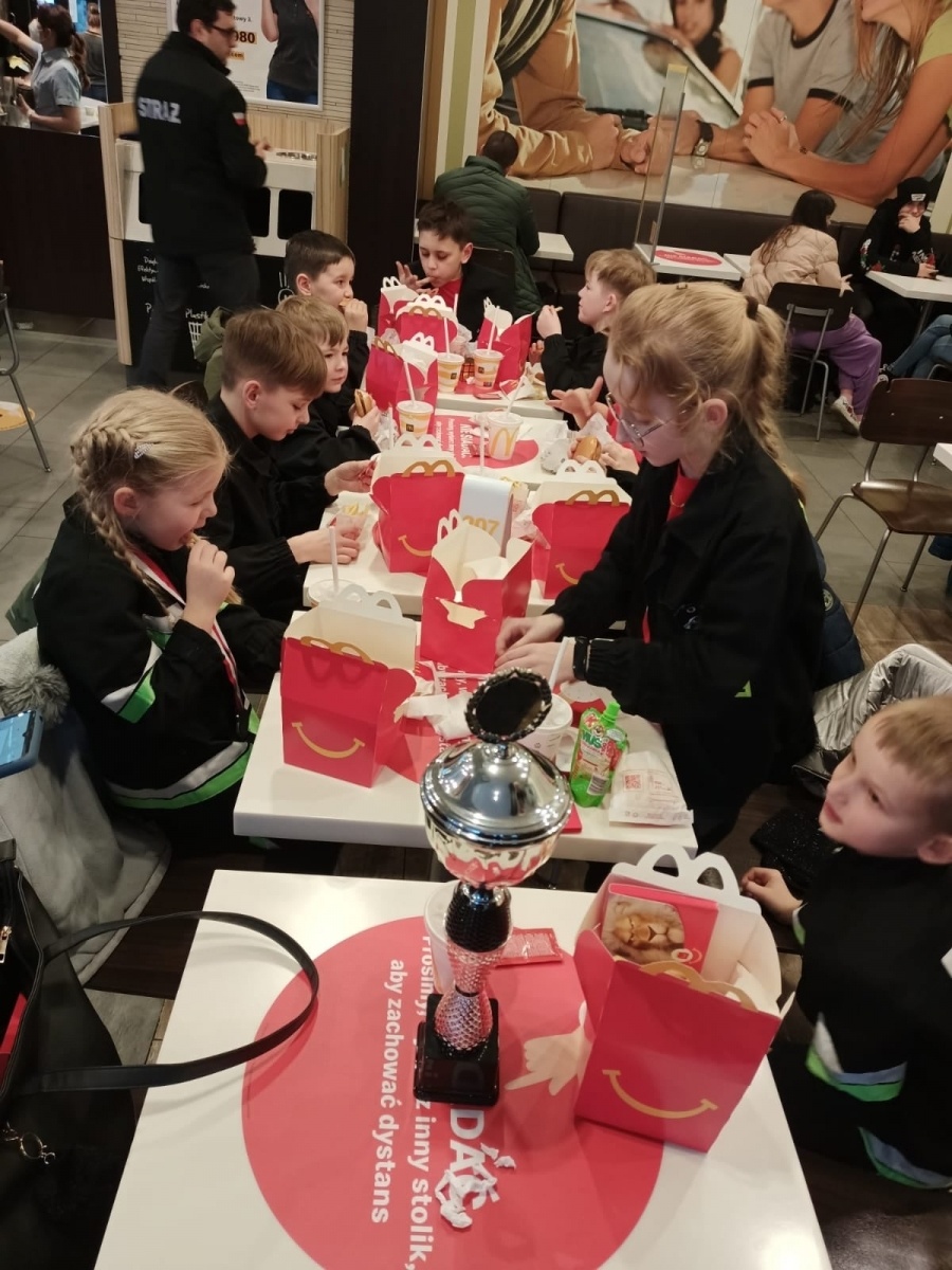 Zdjęcie w galerii na portalu naszraciborz.pl: Srebro dla Roszkowa w halowych zawodach strażackich w Zakrzowie wiadomości z regionu