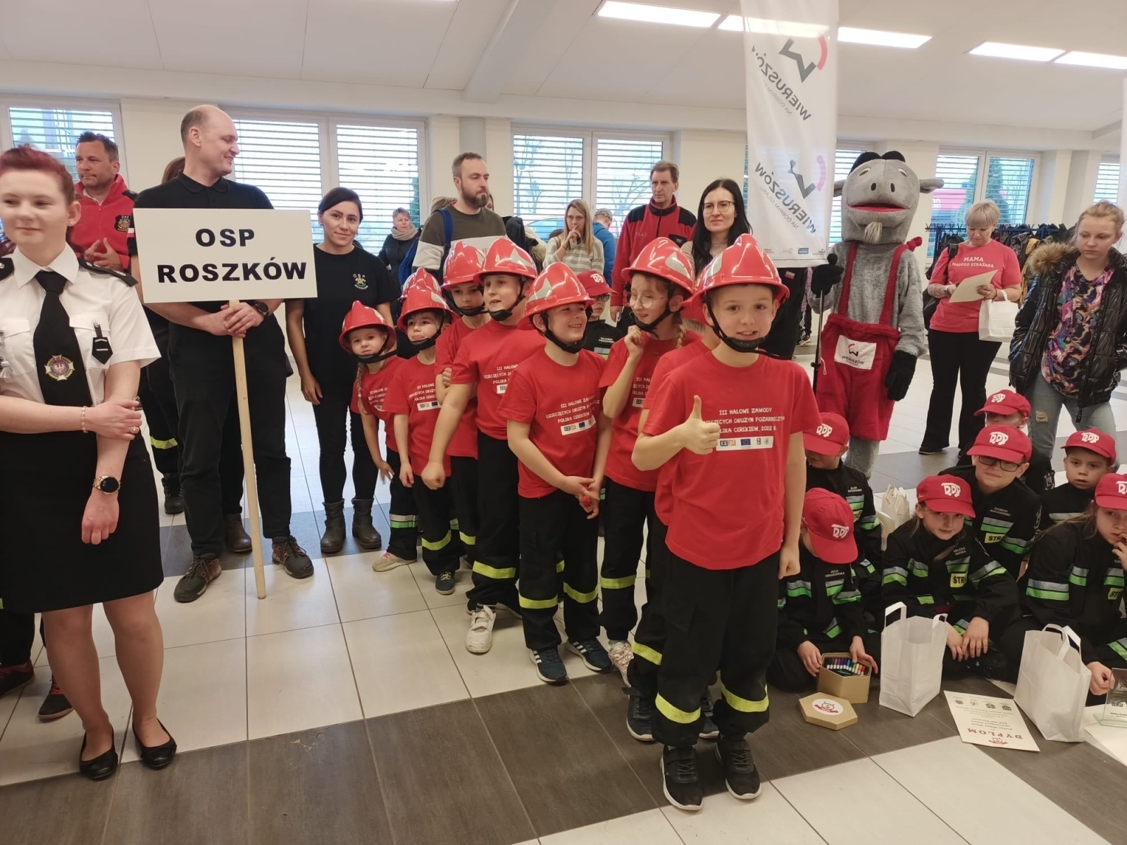 Zdjęcie w galerii na portalu naszraciborz.pl: Srebro dla Roszkowa w halowych zawodach strażackich w Zakrzowie wiadomości z regionu