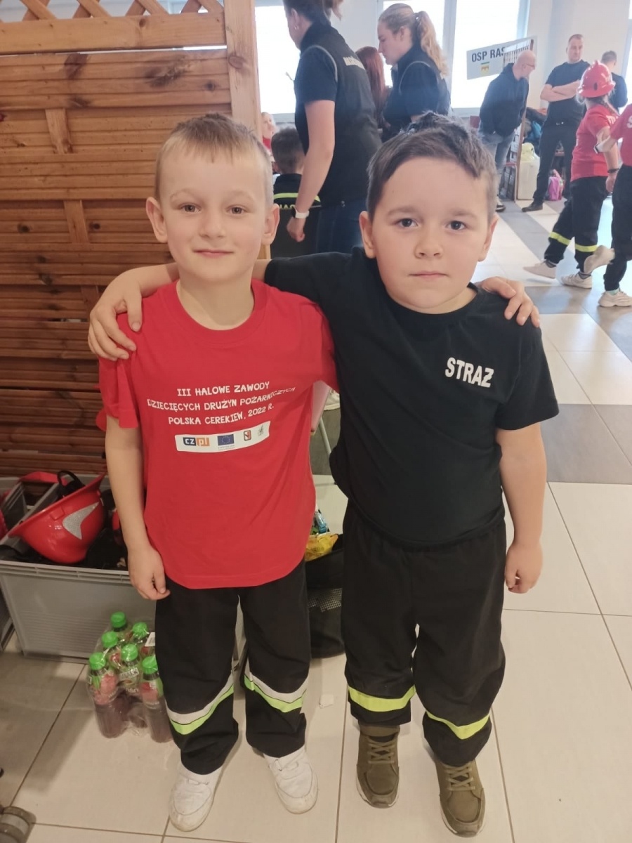 Zdjęcie w galerii na portalu naszraciborz.pl: Srebro dla Roszkowa w halowych zawodach strażackich w Zakrzowie wiadomości z regionu