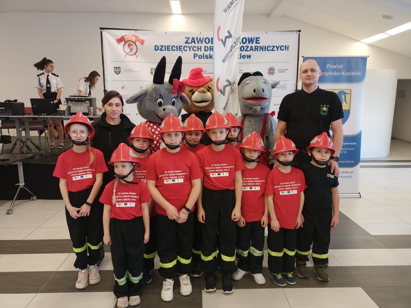 Zdjęcie w galerii na portalu naszraciborz.pl: Srebro dla Roszkowa w halowych zawodach strażackich w Zakrzowie wiadomości z regionu