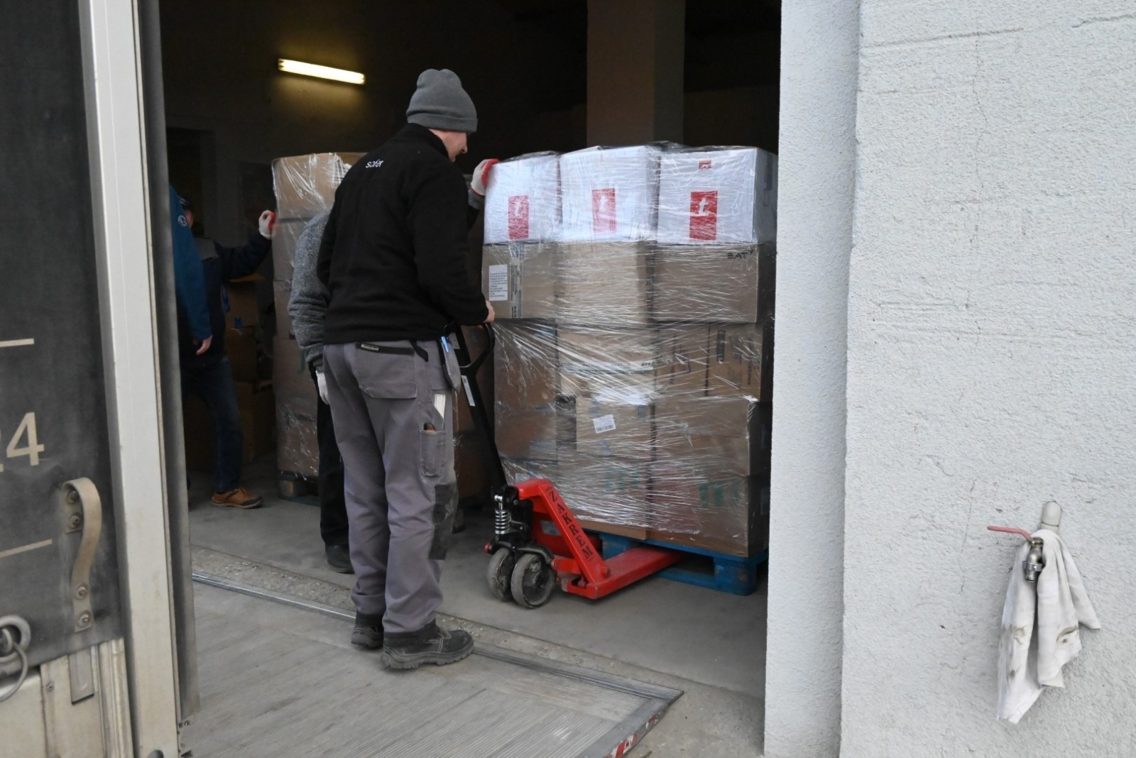 Zdjęcie w galerii na portalu naszraciborz.pl: Pomoc dla Ukrainy – pierwszy transport z gm. Krzyżanowice ruszył w drogę wiadomości z regionu