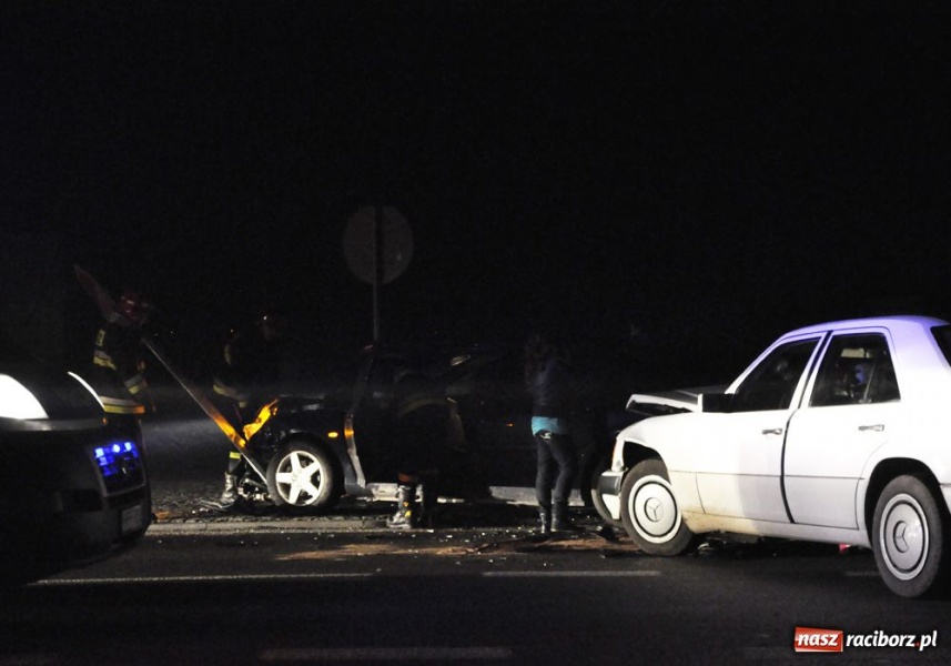 Zdjęcie w galerii na portalu naszraciborz.pl: Kraksa za mostem na Gliwickiej wiadomości z regionu