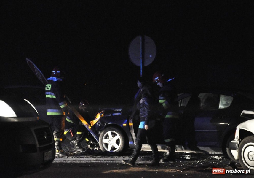 Zdjęcie w galerii na portalu naszraciborz.pl: Kraksa za mostem na Gliwickiej wiadomości z regionu