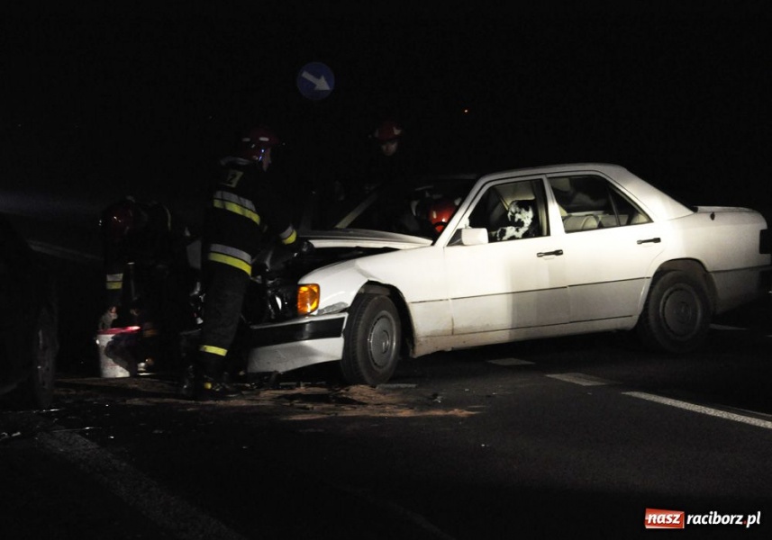 Zdjęcie w galerii na portalu naszraciborz.pl: Kraksa za mostem na Gliwickiej wiadomości z regionu