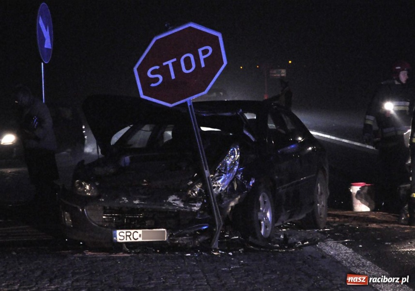 Zdjęcie w galerii na portalu naszraciborz.pl: Kraksa za mostem na Gliwickiej wiadomości z regionu